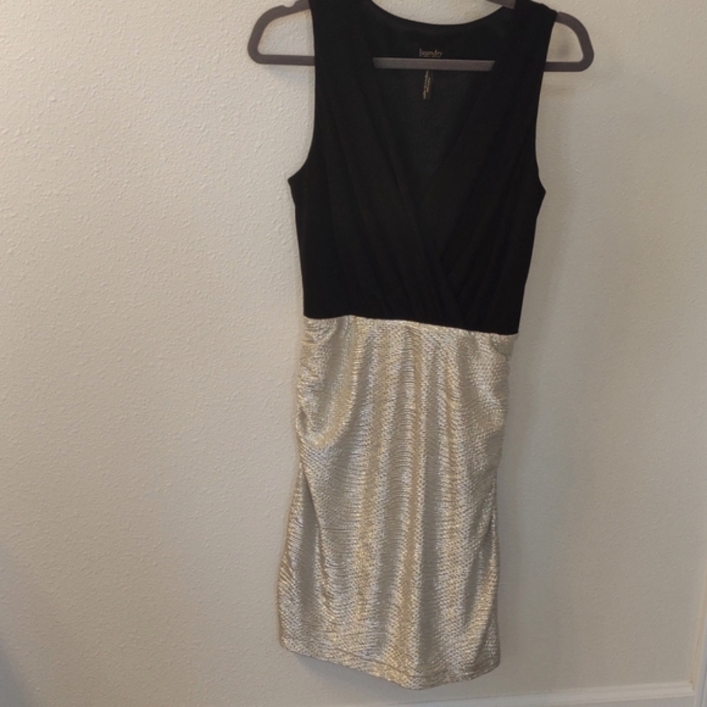 Laundry by Shelli Segal, size 8, black and gold midi dress